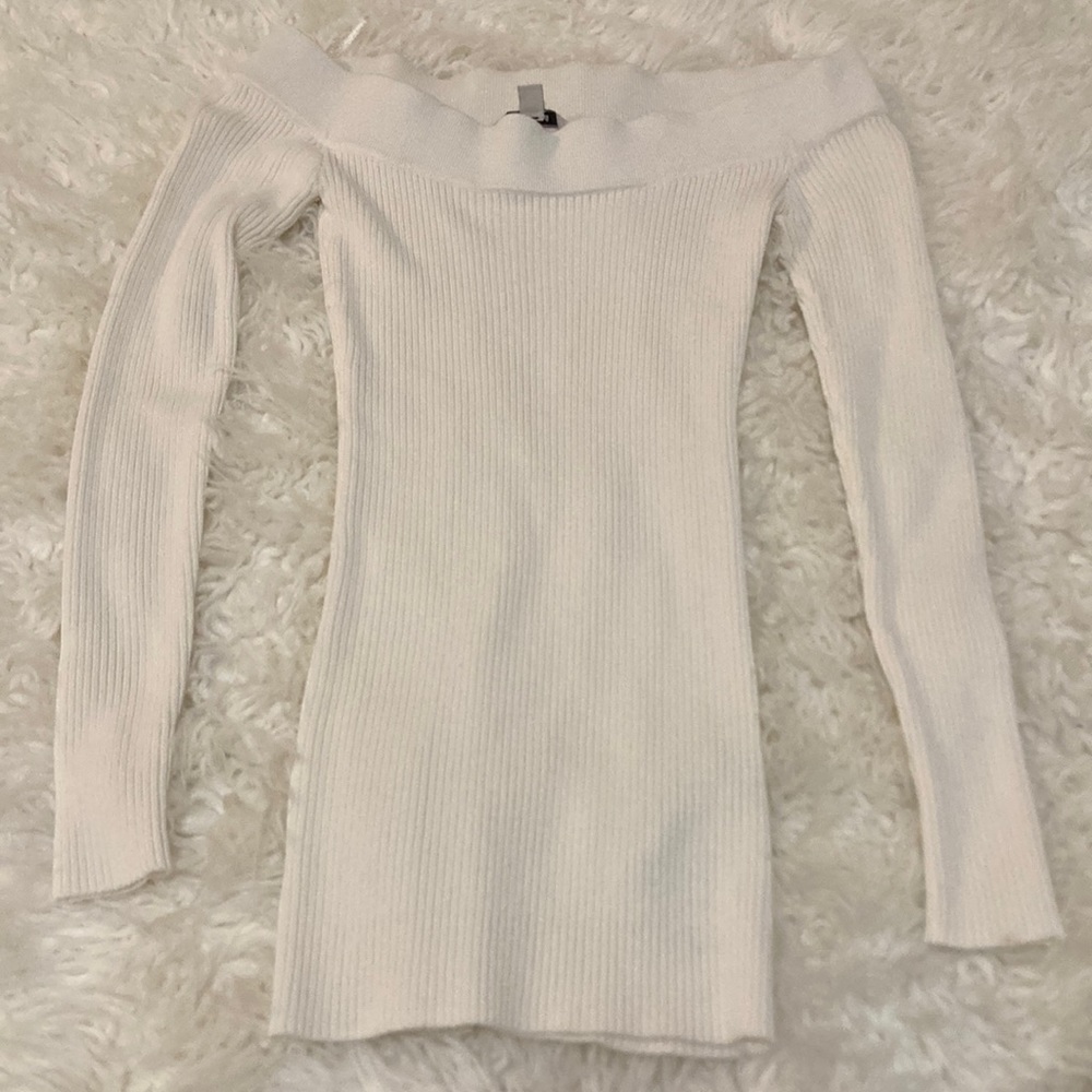G by guess off shoulder sweater size xxs